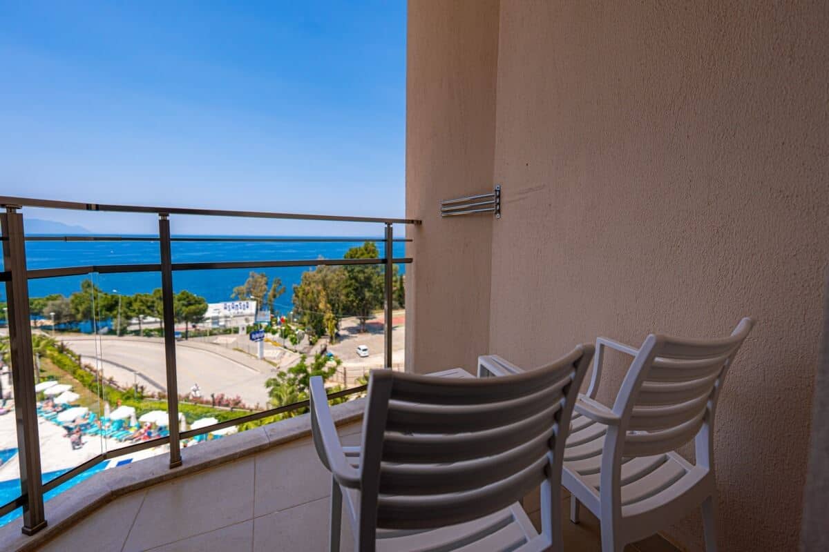 rooms-superior-room-side-sea-view