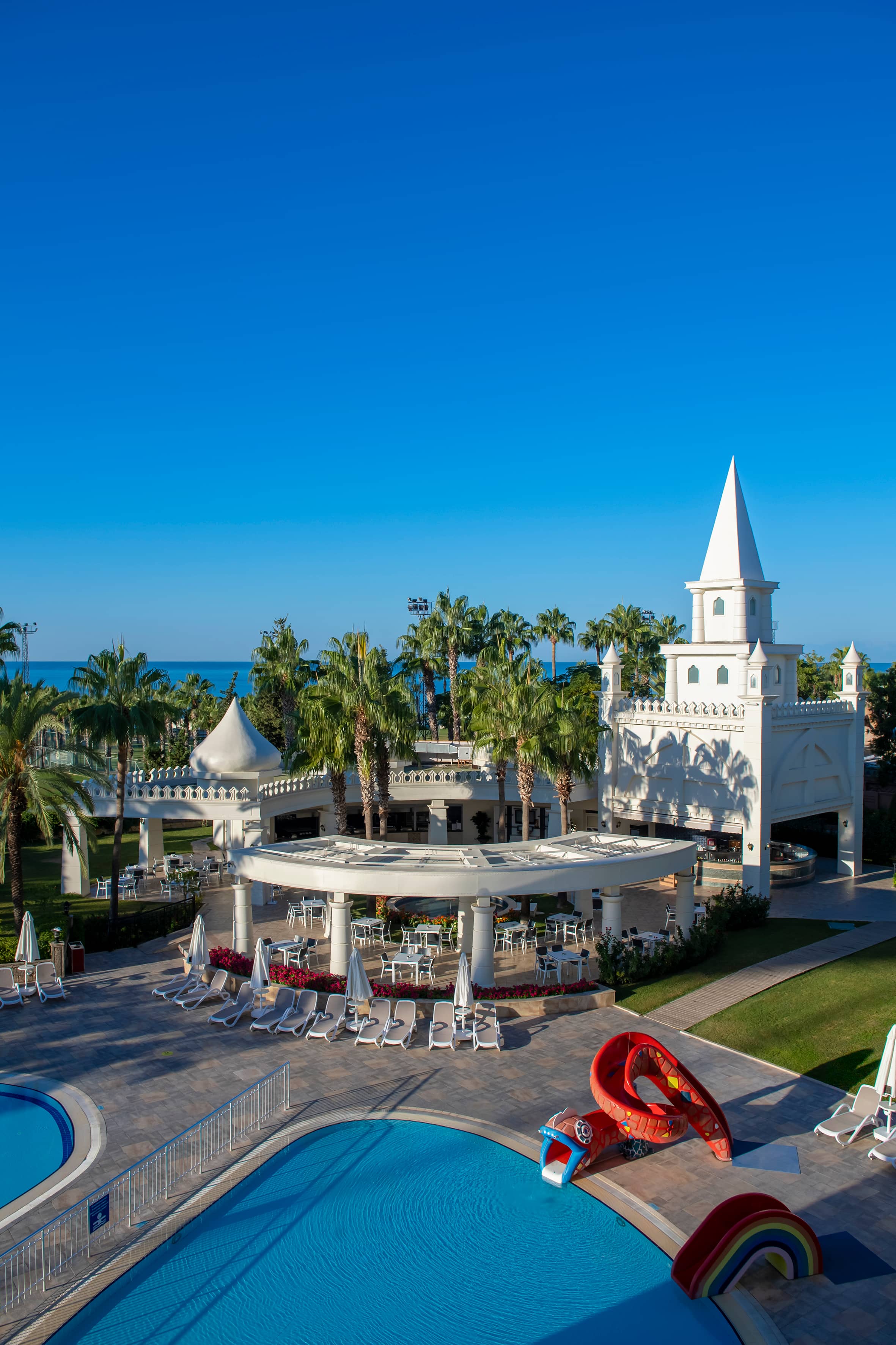 bars-luna-pool-bar