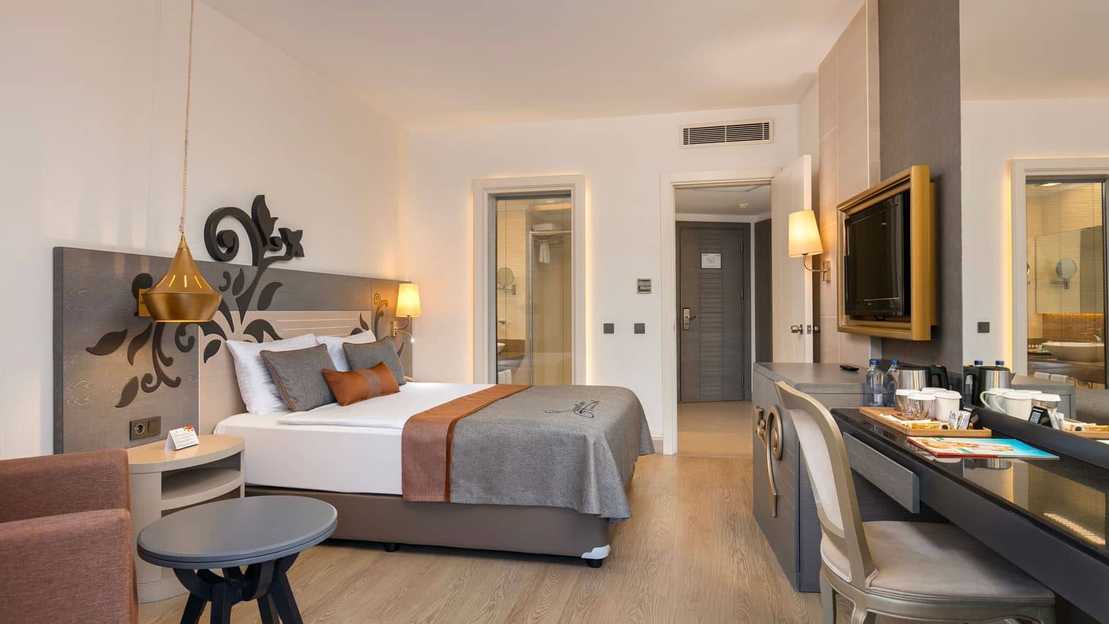 rooms-family-room-land-view