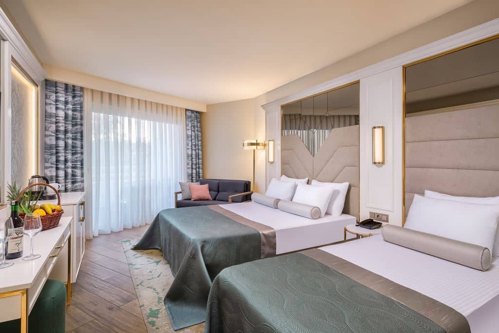 rooms-deluxe-room-side-sea-view