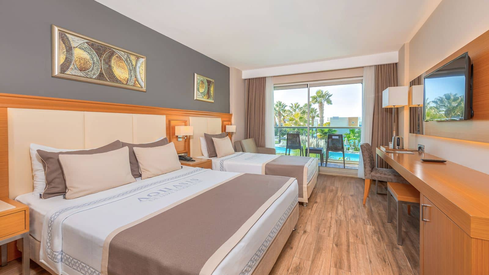 rooms-lake-room-pool-view
