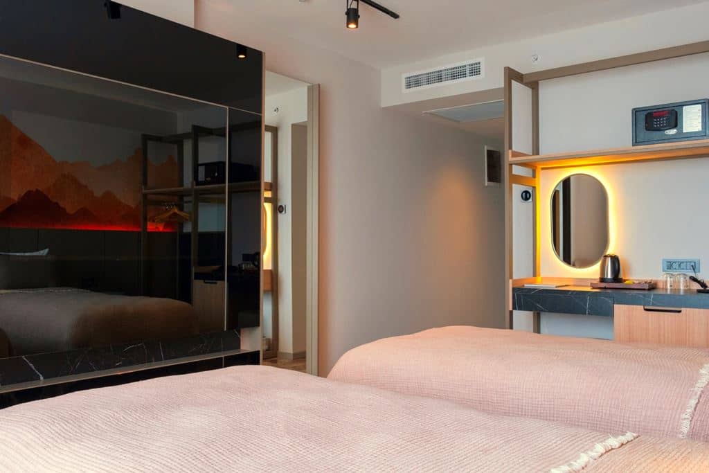 rooms-standard-room-side-sea-view