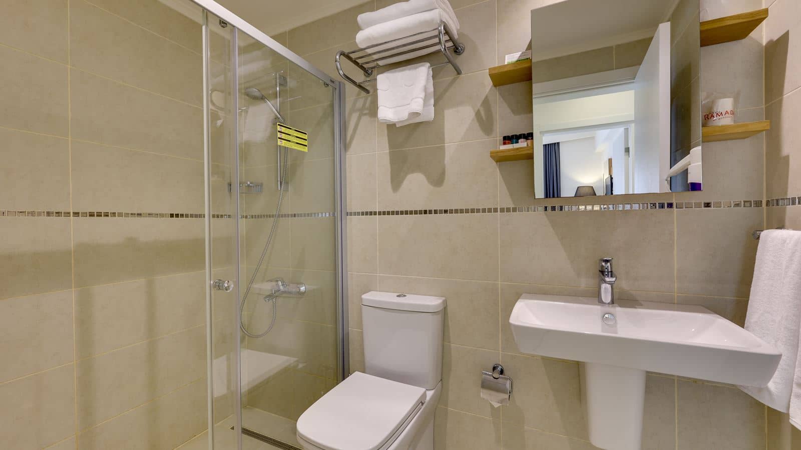 rooms-junior-suite-landview-room-balcony