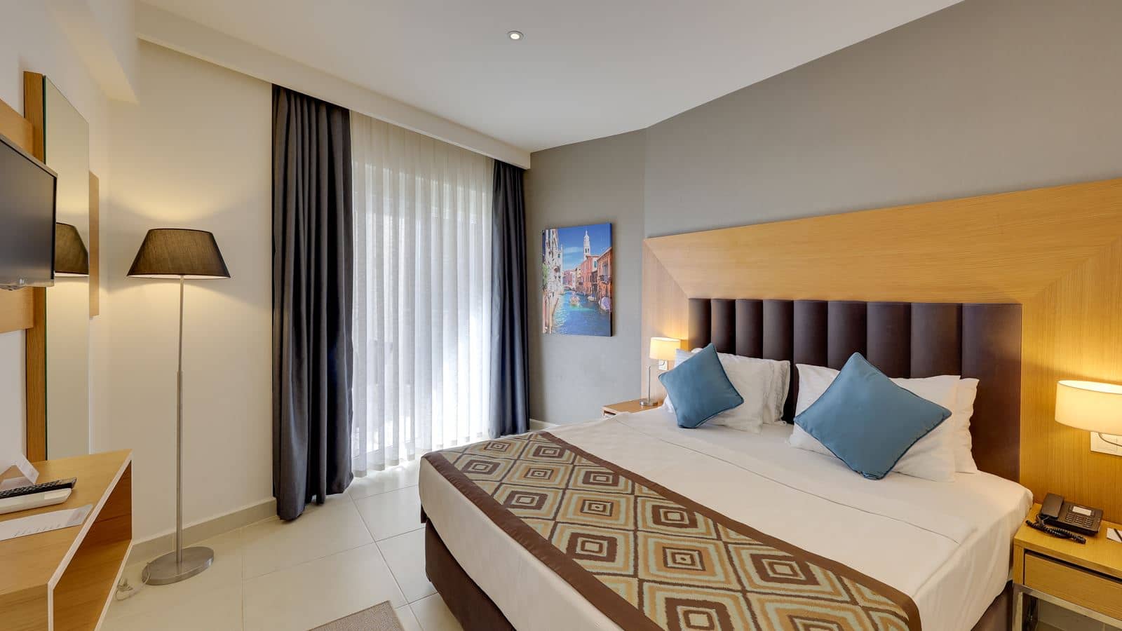rooms-junior-suite-seaview-room-balcony