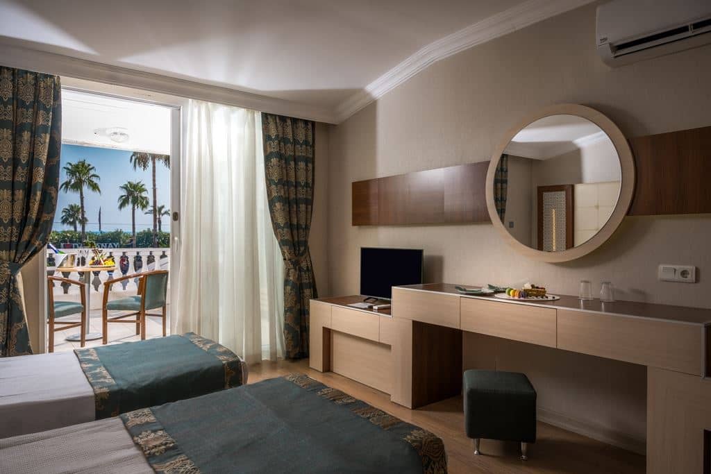 rooms-standard-room-with-balcony-side-sea-view