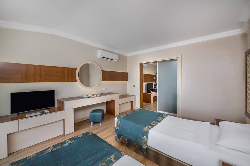 rooms-family-room-sea-view