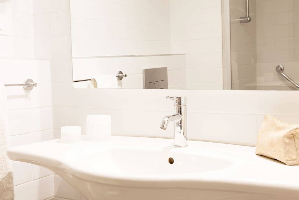 rooms-standard-room-side-sea-view