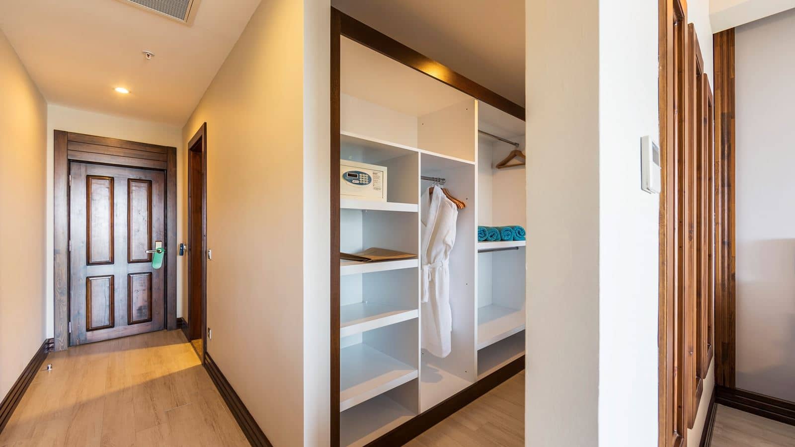 rooms-double-room-superior-lagoon-partial-sea-view