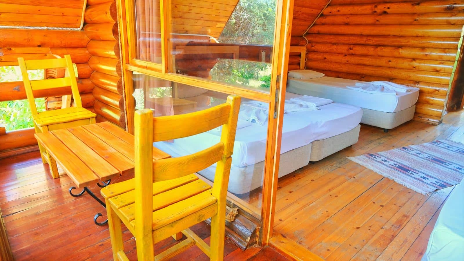rooms-tree-bungalow-room