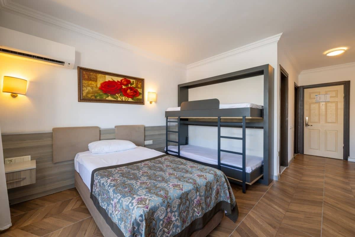 rooms-standard-room-land-view-with-bunkbed