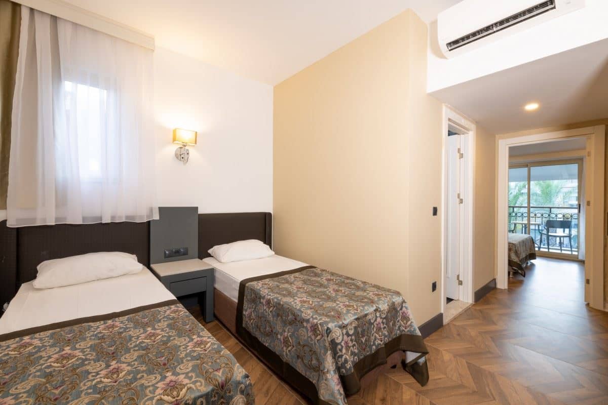 rooms-family-room-land-view