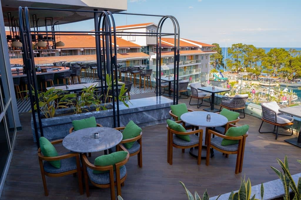 bars-luna-terrace-bar-adult-only
