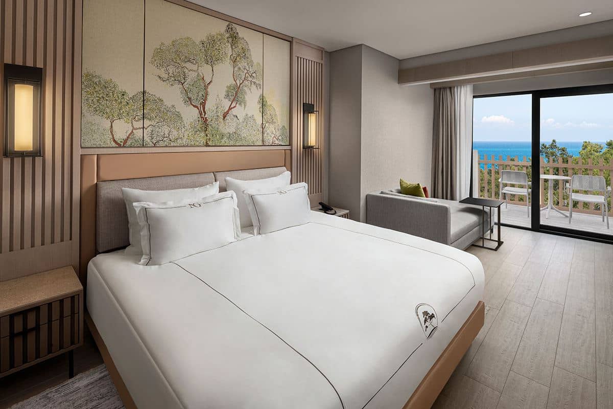 rooms-deluxe-room-unique-sea-view