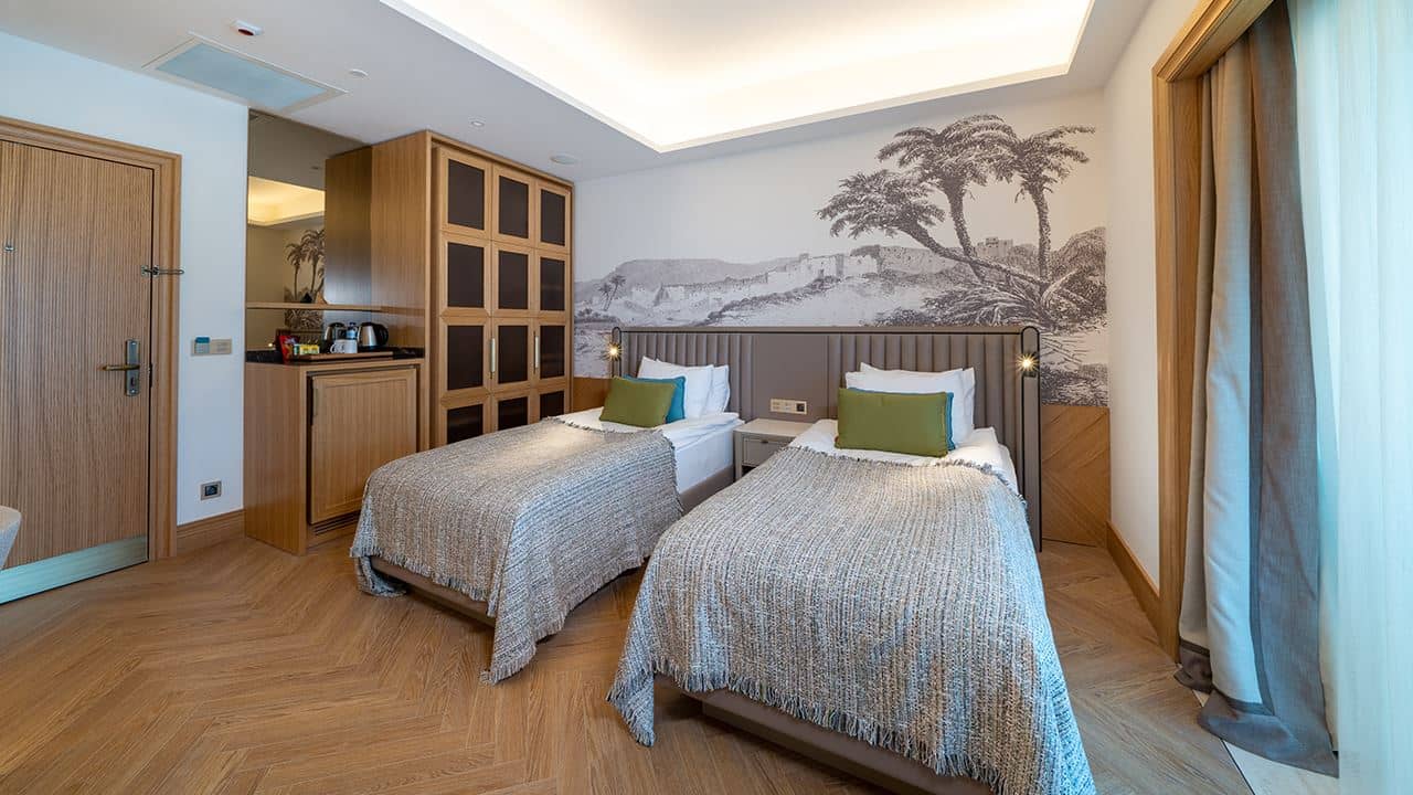 rooms-family-room-land-view