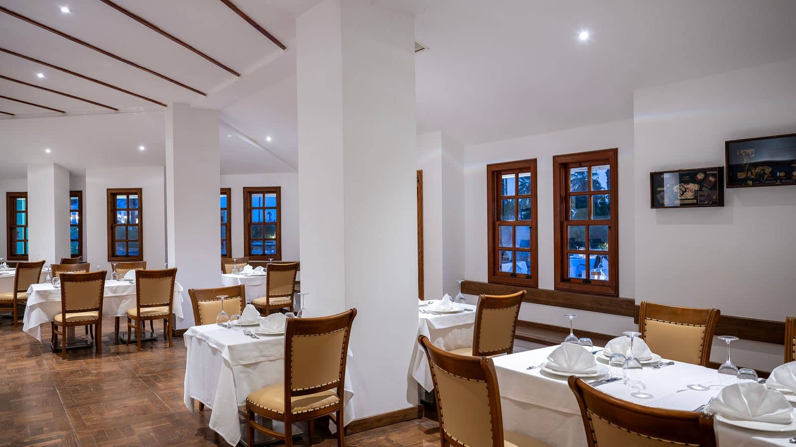 restaurants-sini-aegean-pub-rest