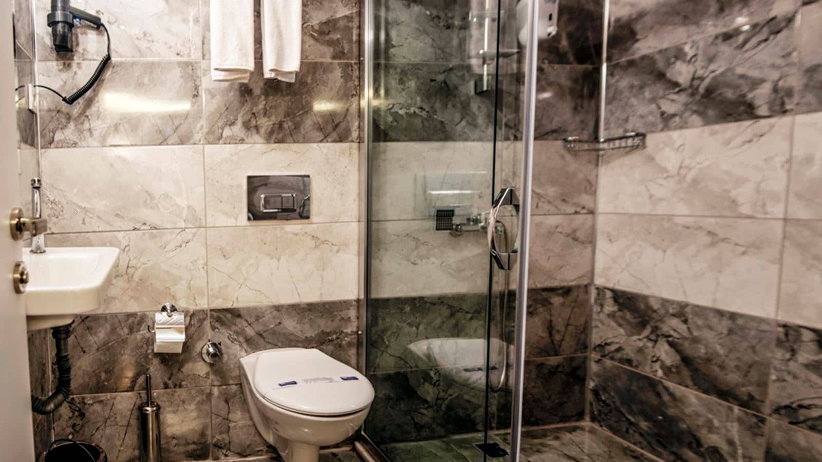 rooms-superior-room