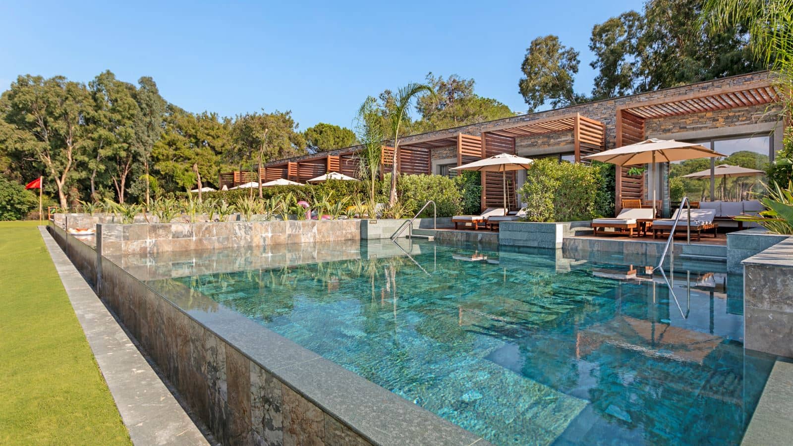 rooms-lagoon-golf-family-swim-up
