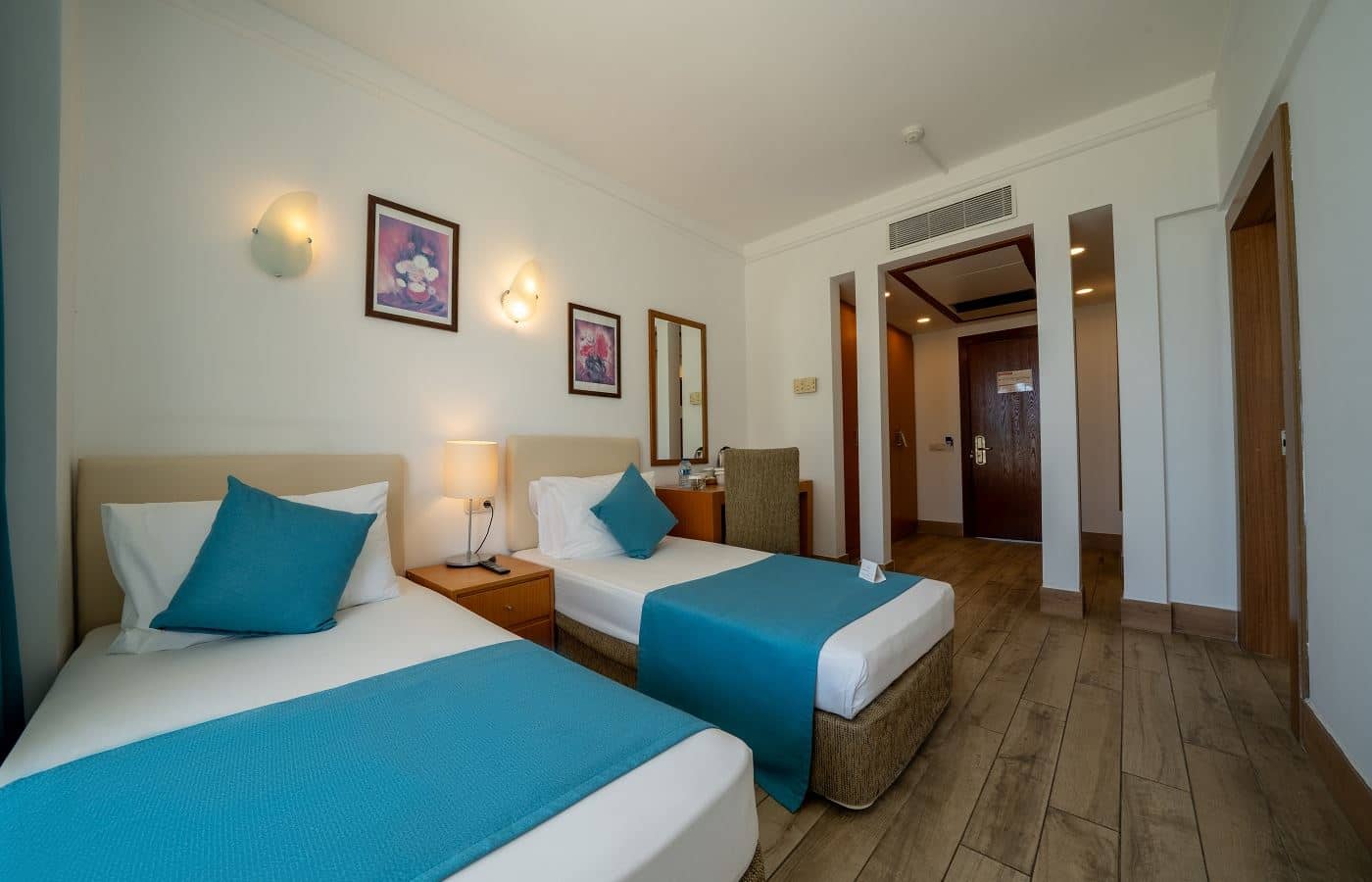 rooms-superior-family-room