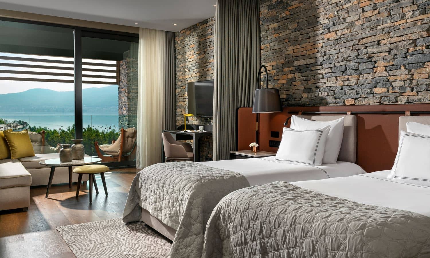 rooms-deluxe-room-partly-sea-view