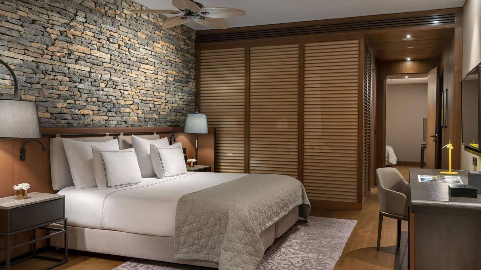 rooms-family-room-partly-sea-view