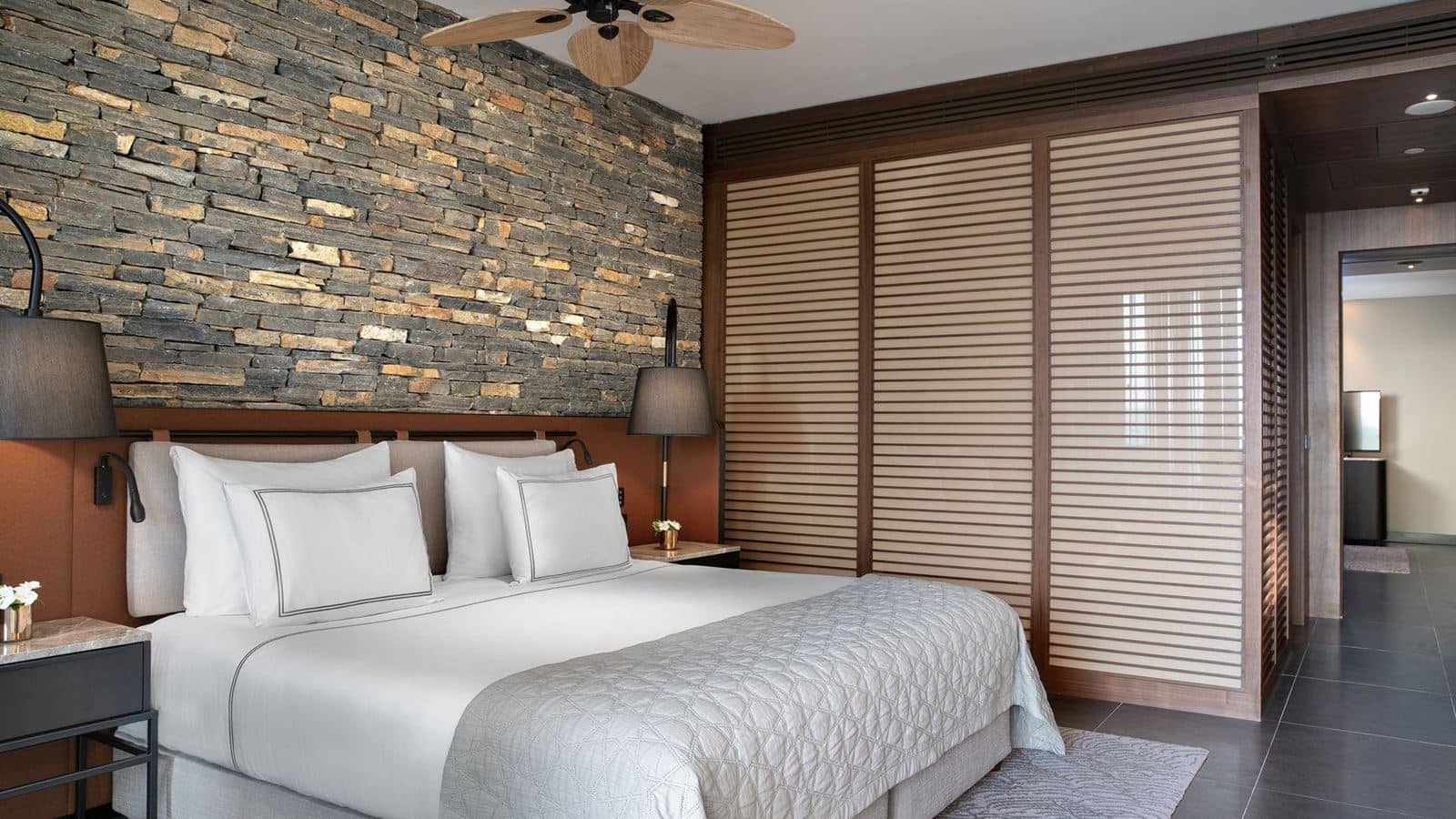rooms-family-corner-terrace-suite-sea-view