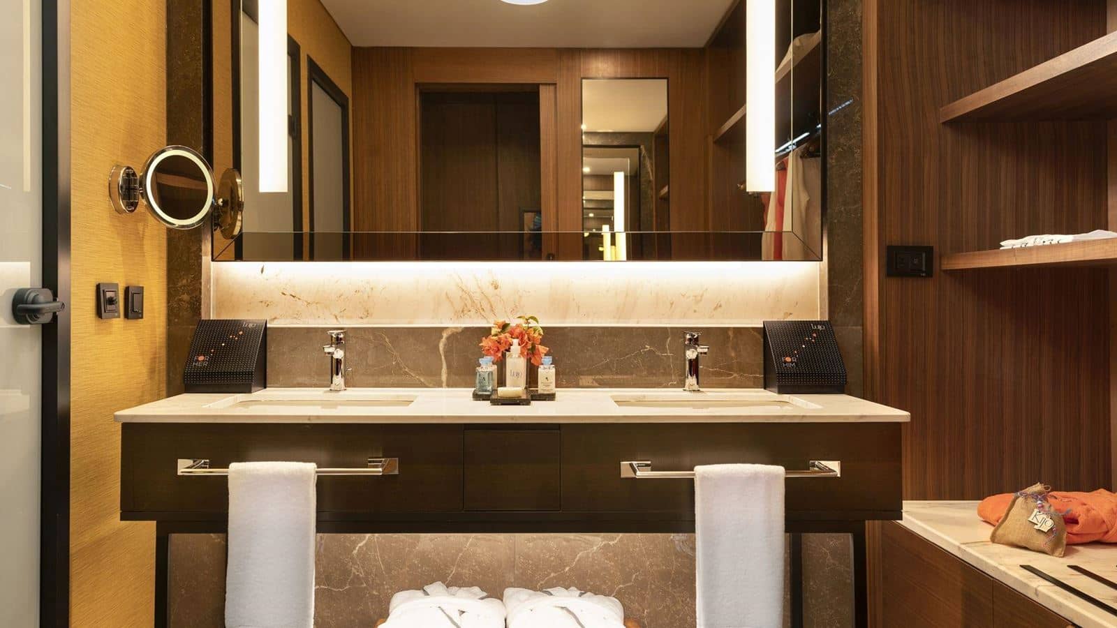 rooms-family-corner-terrace-suite-sea-view