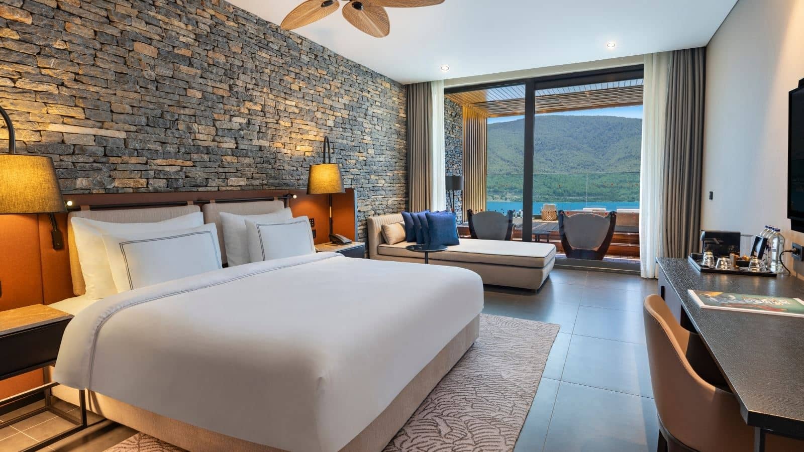 rooms-terrace-room-partly-sea-view