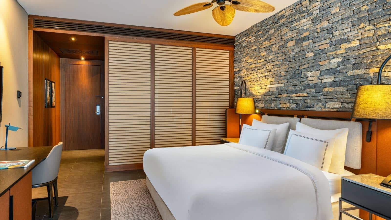 rooms-terrace-room-partly-sea-view