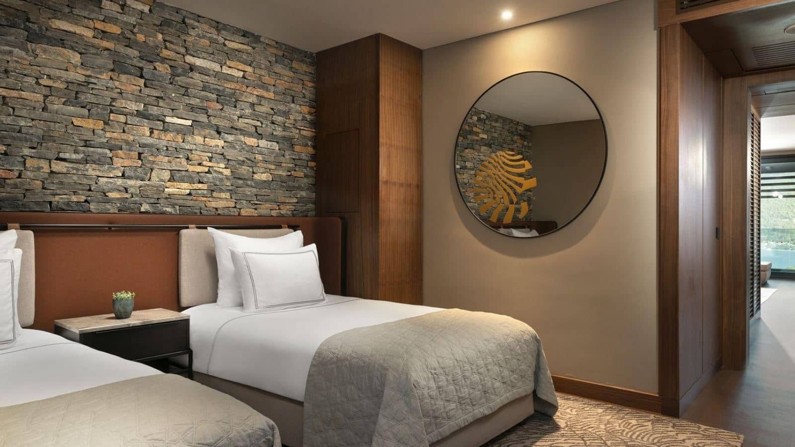 rooms-family-room-partly-sea-view