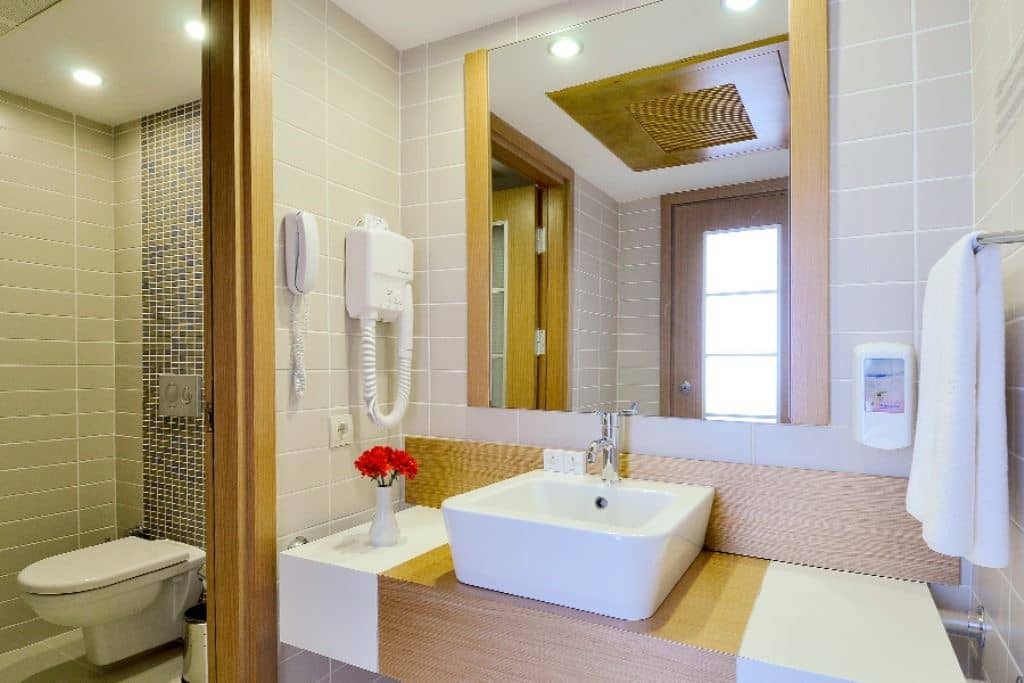 rooms-main-building-landview-room
