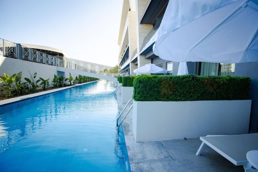 rooms-standard-room-swim-up