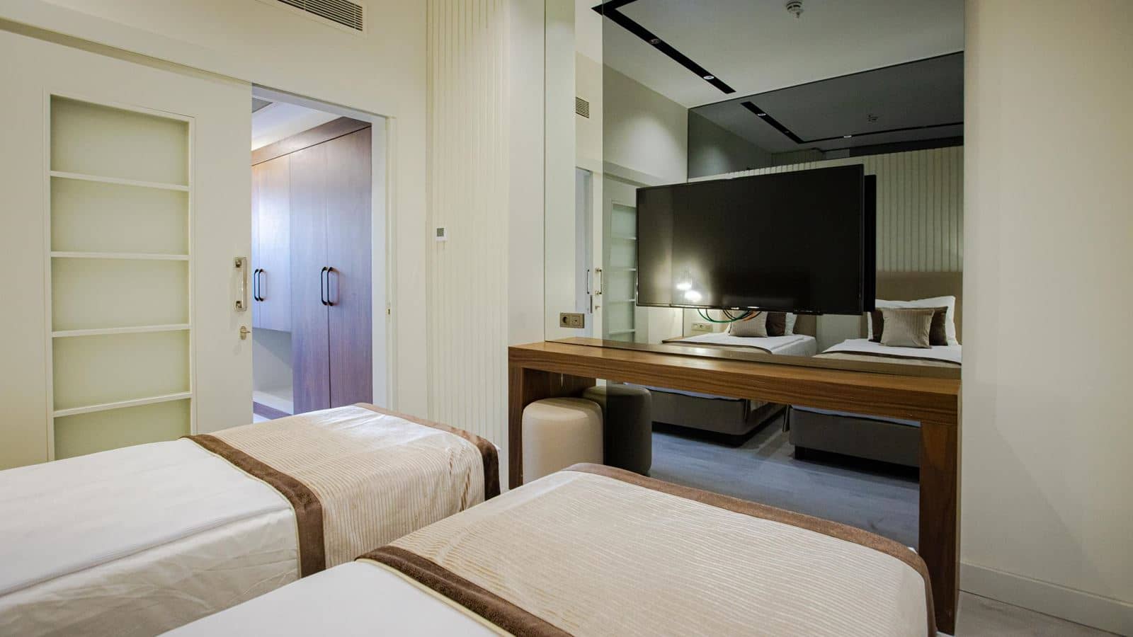 rooms-family-swim-up