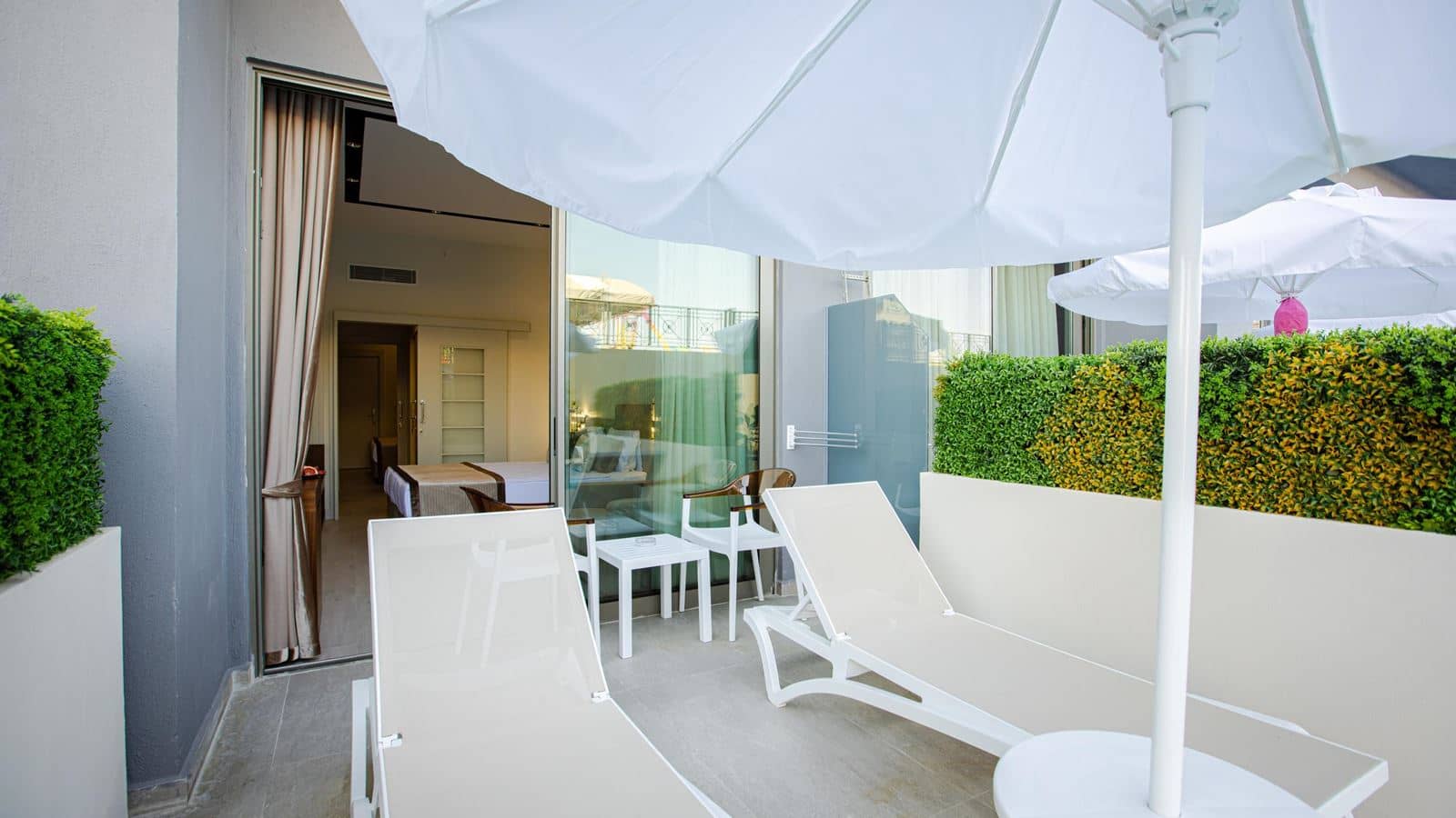 rooms-family-swim-up