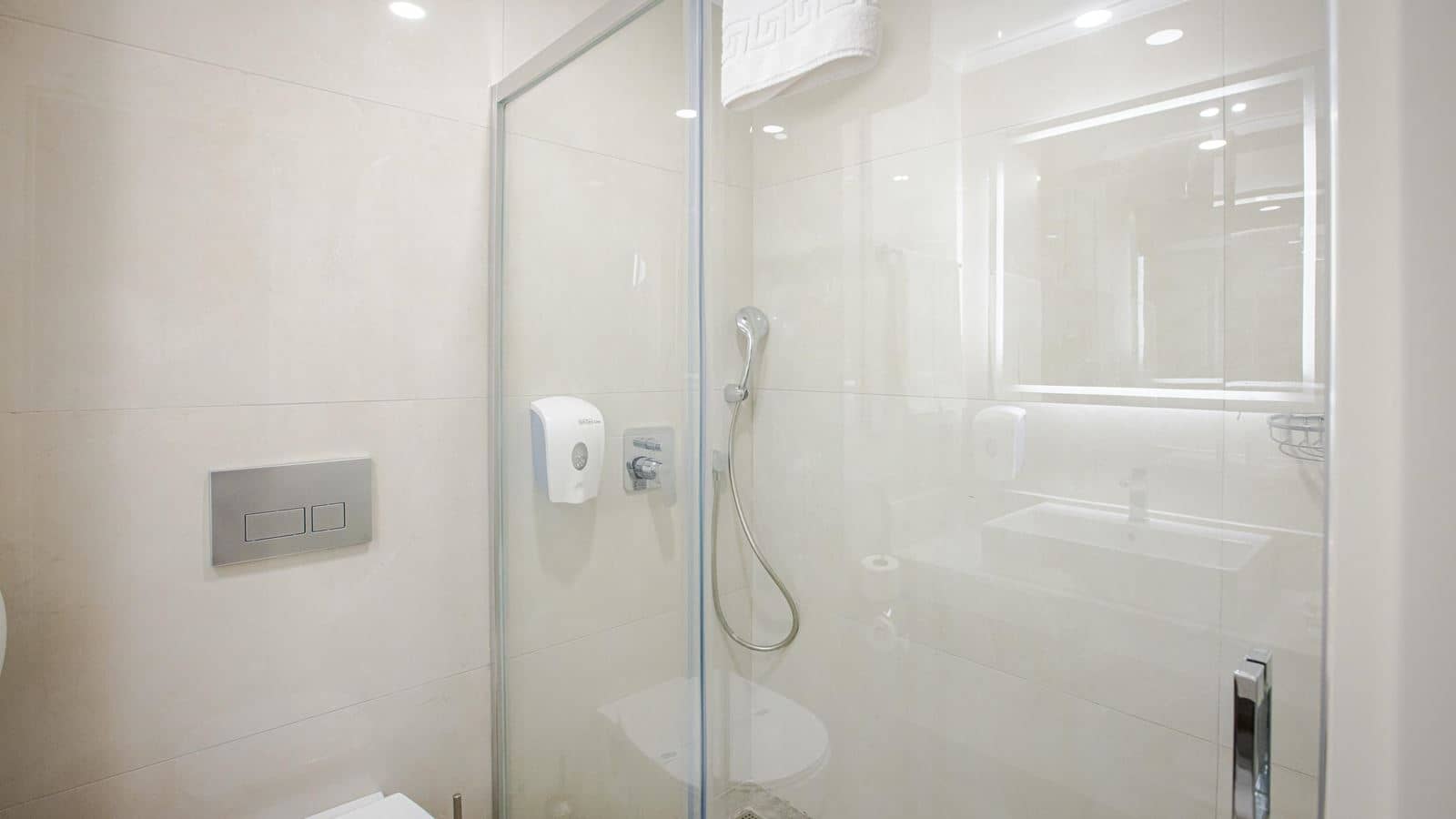 rooms-standard-room-swim-up