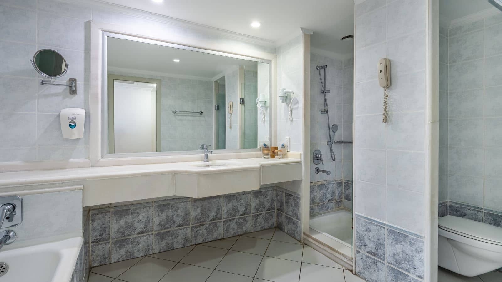 rooms-terrae-de-luxe-room