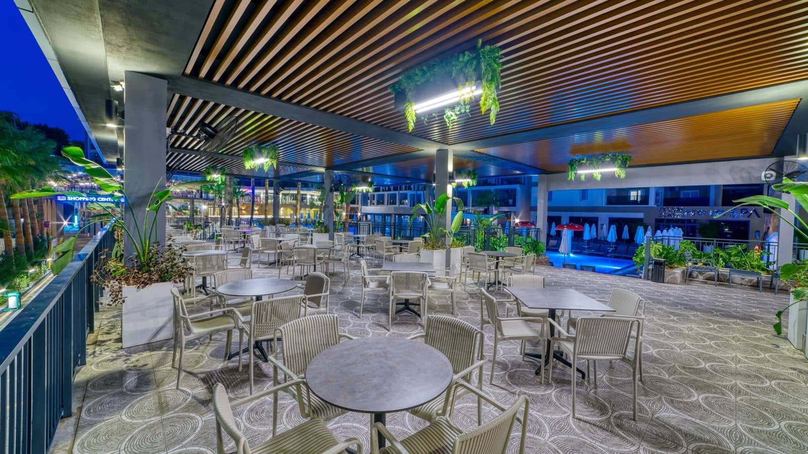 bars-enjoy-pool-bar