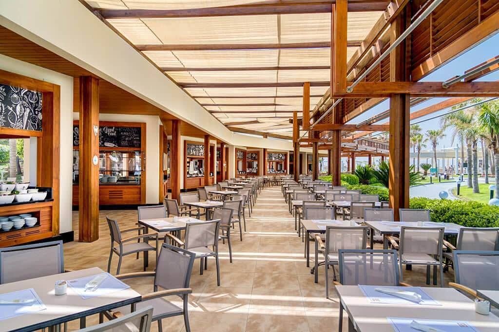 bars-enjoy-pool-bar
