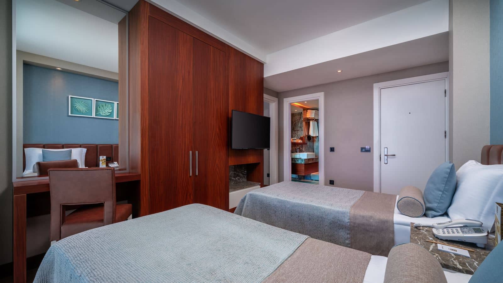 rooms-family-room-with-land-view
