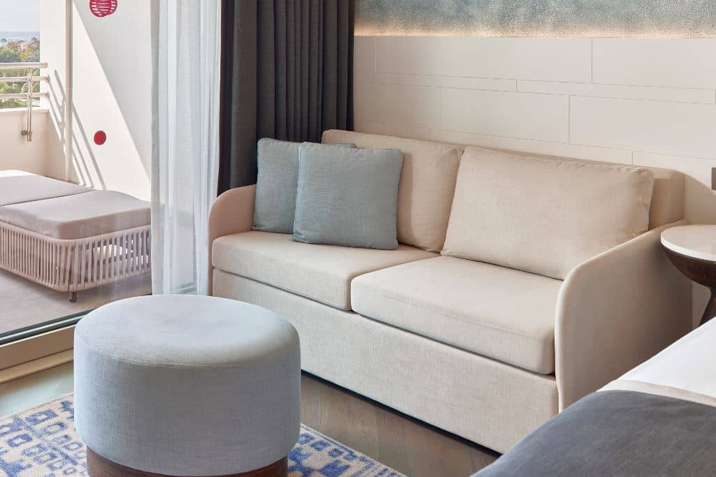 rooms-deluxe-room-direct-sea-view