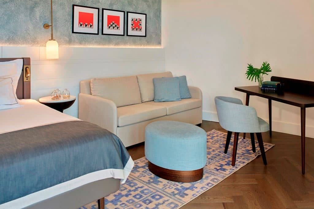 rooms-corner-suite-with-jacuzzi-and-sea-view