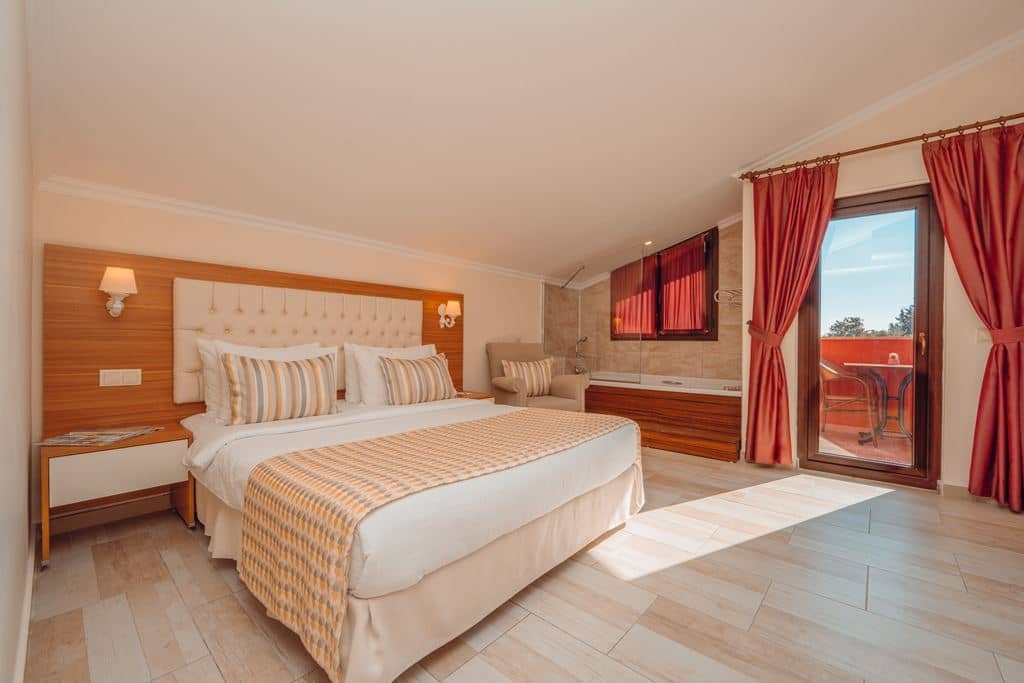 rooms-standard-room-with-jacuzzi
