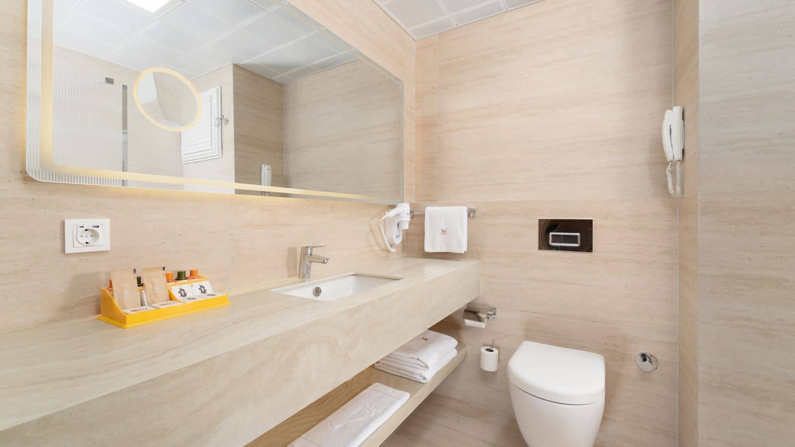 rooms-family-room