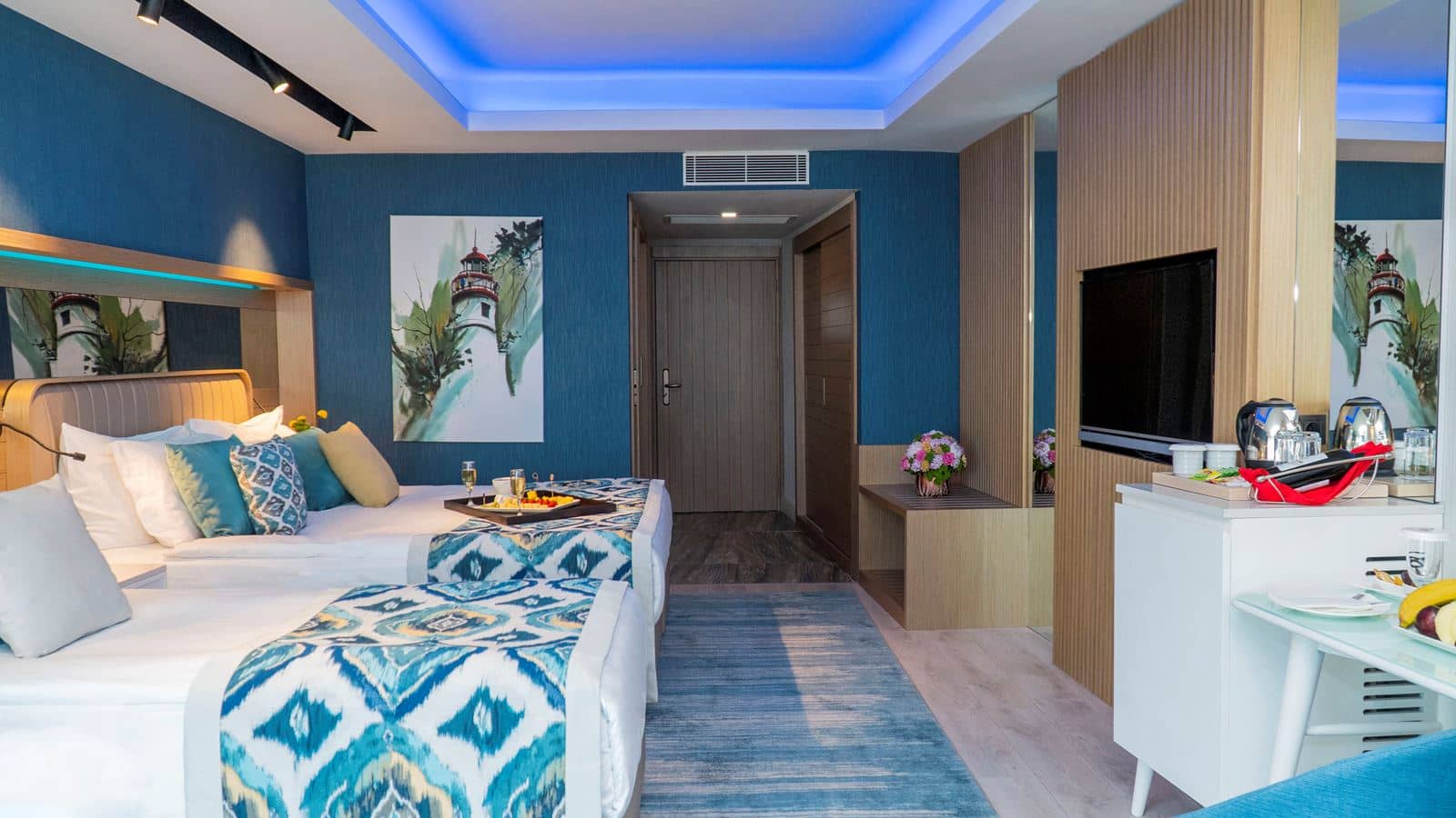 rooms-superior-standard-room-sea-view-with-balcony