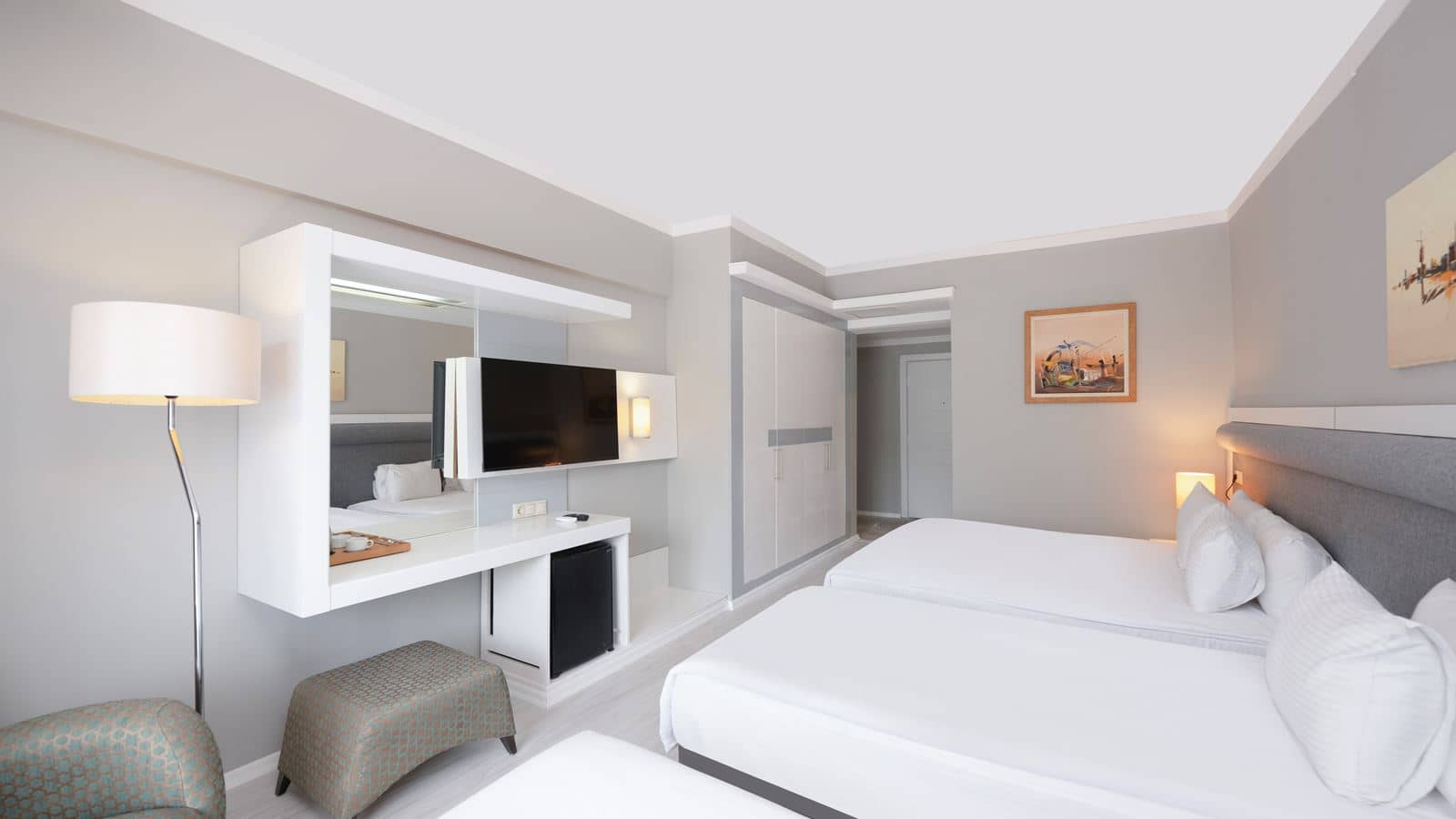 rooms-grand-superior-room-mountain-view
