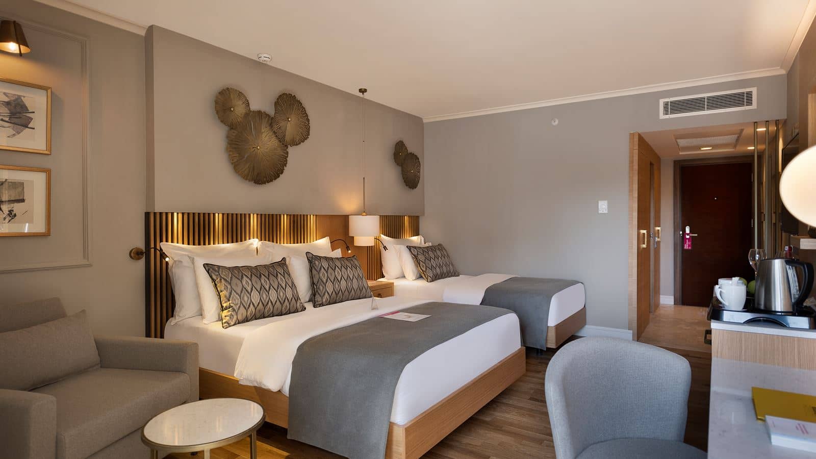 rooms-superior-room-land-view