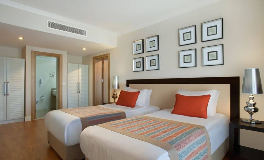rooms-family-room--main-building