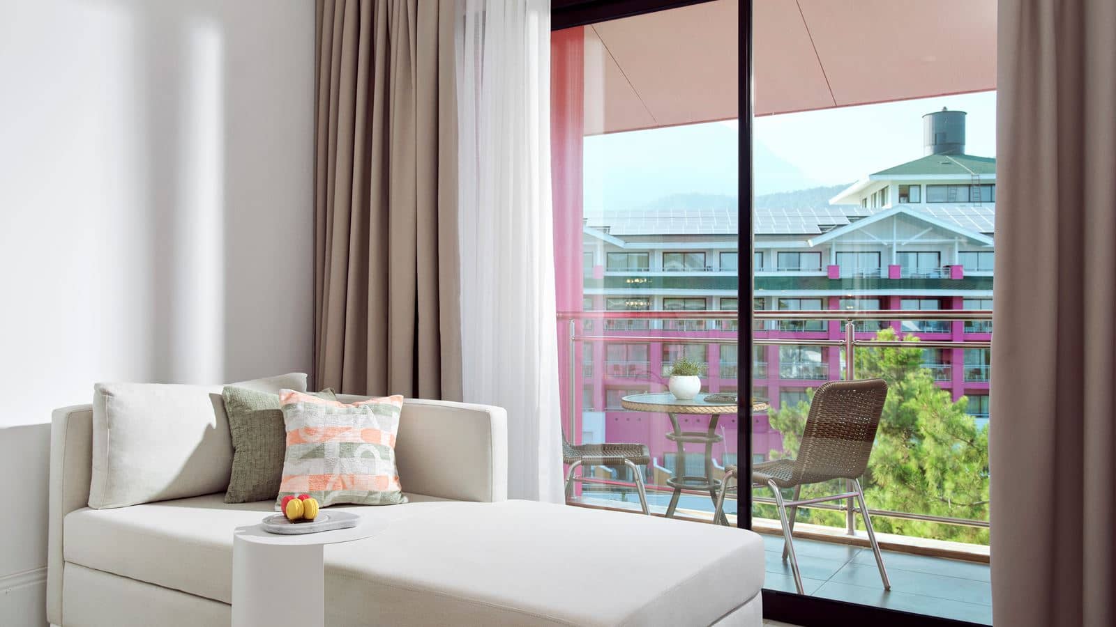 rooms-pearl-room-partly-sea-view