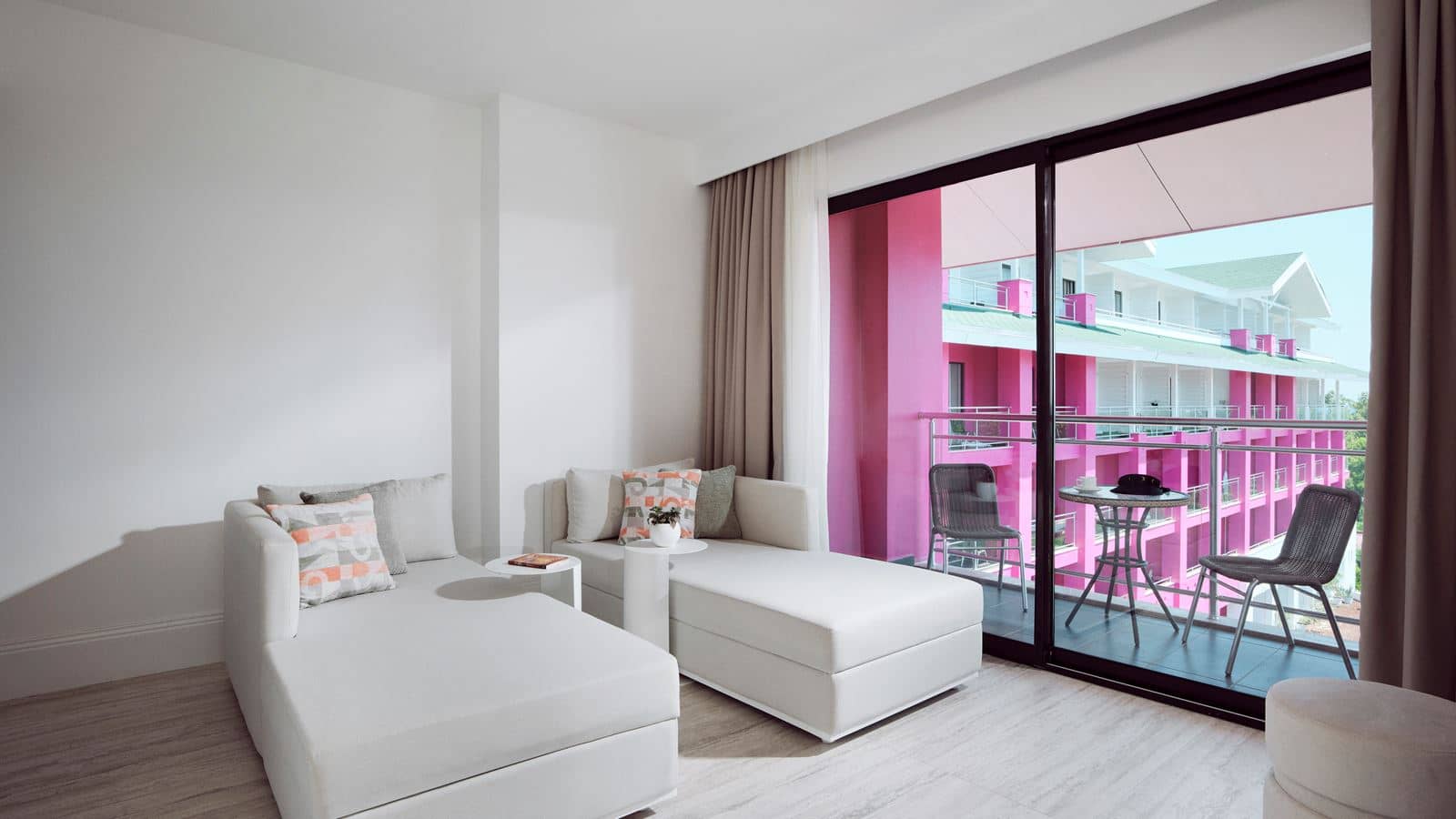 rooms-pearl-corner-room