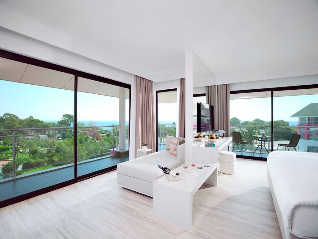 rooms-pearl-corner-room