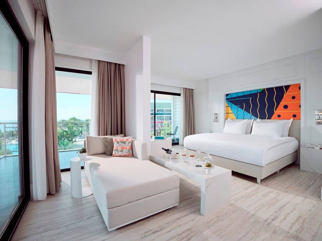 rooms-pearl-corner-room